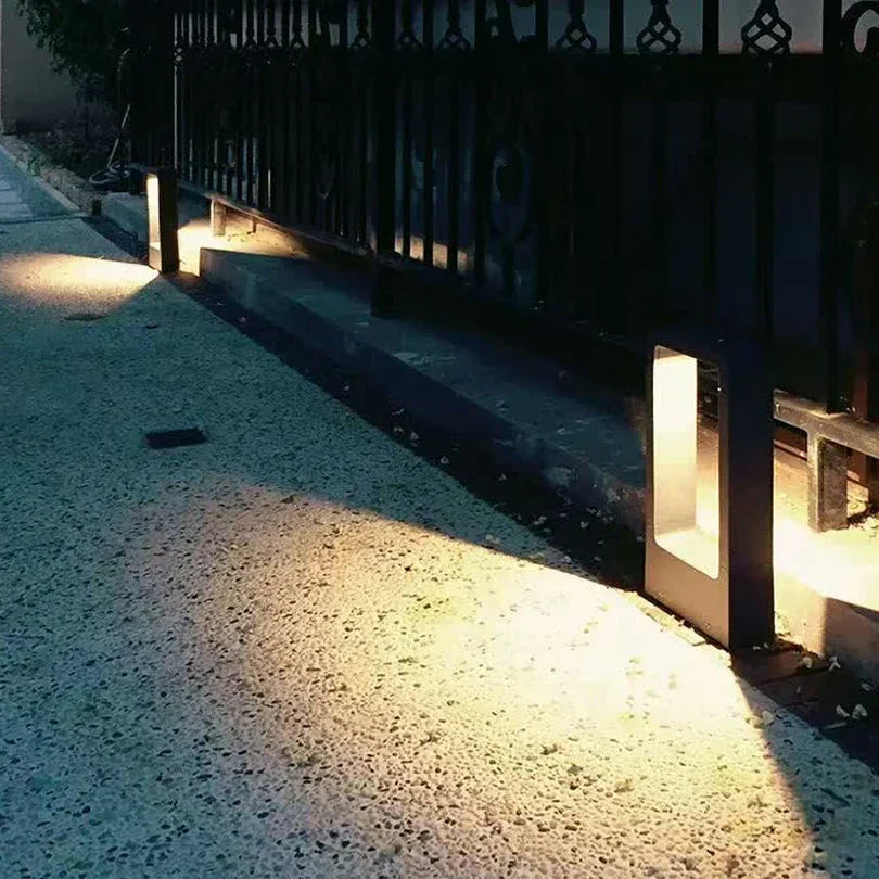 High-Quality Garden Lamp with Durable Mounting for Outdoor Use