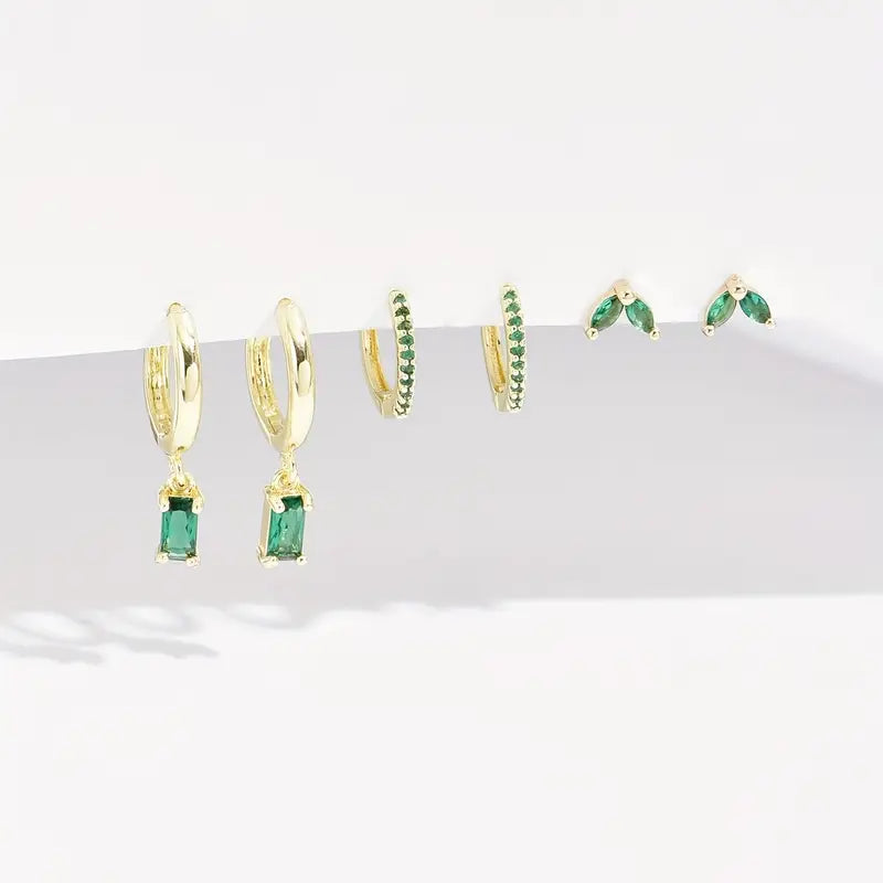 Elegant Gold Earrings with Refined Details