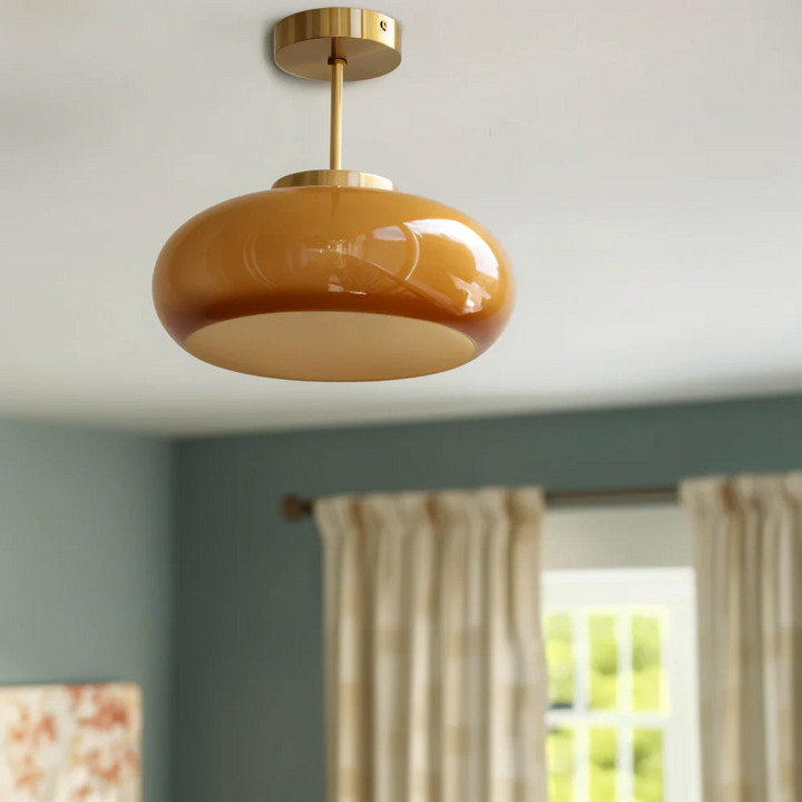 Deckenlampe aus Glas mit rundem Lampenschirm und Metallstiel