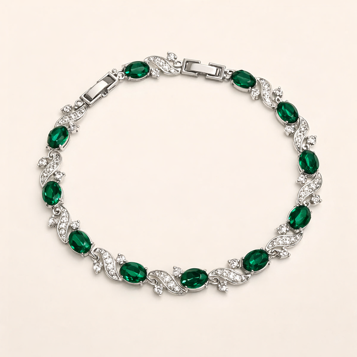 Elegant White Gold Bracelet with Refined Details