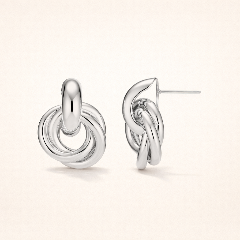 Elegant white gold earrings with refined links