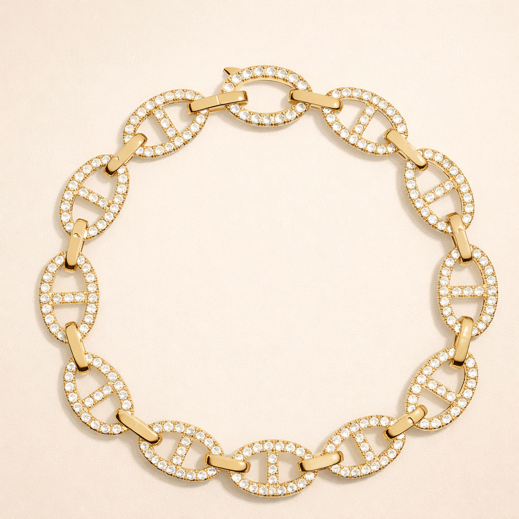 Soft white gold bracelet with delicate details