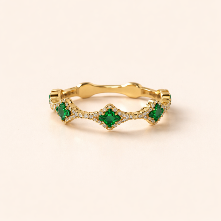 Refined crystal four-leaf clover ring in silver
