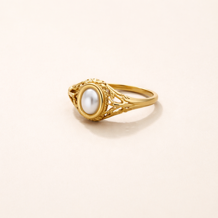Elegant pearl ring in antique silver