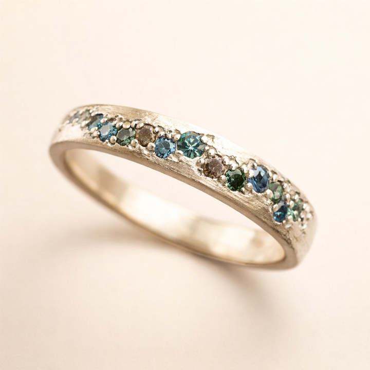 Elegant Gold Ring with Refined Details