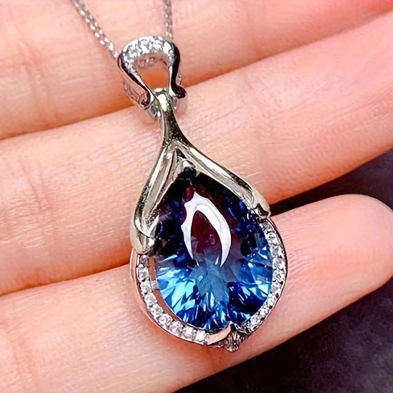 Elegant white gold necklace with refined details