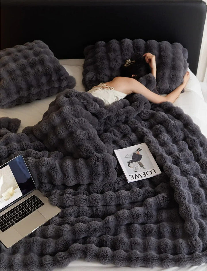 The Plush Blanket Everyone Is Talking About! - WarmWol