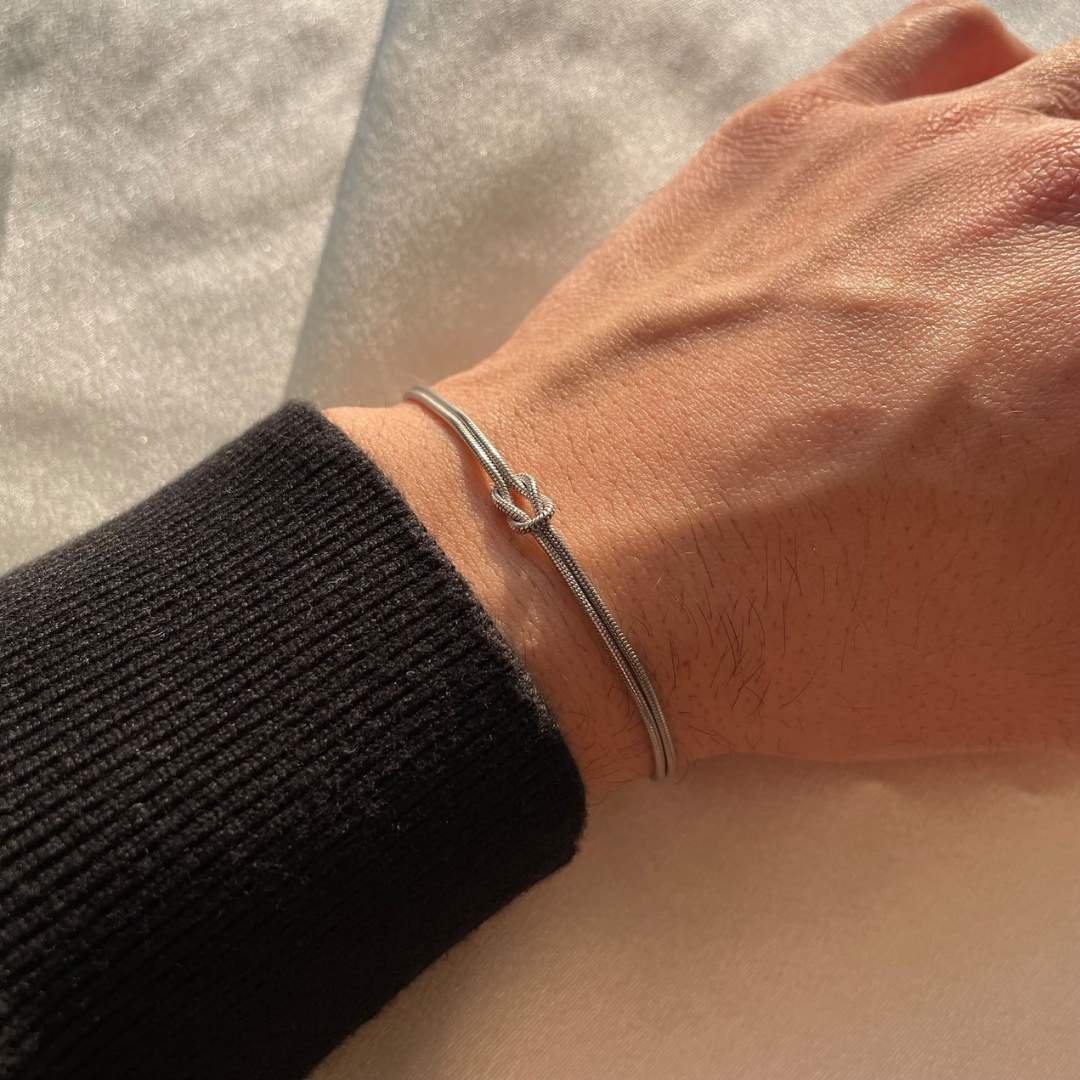 Elva Minimalist Knot Bracelet