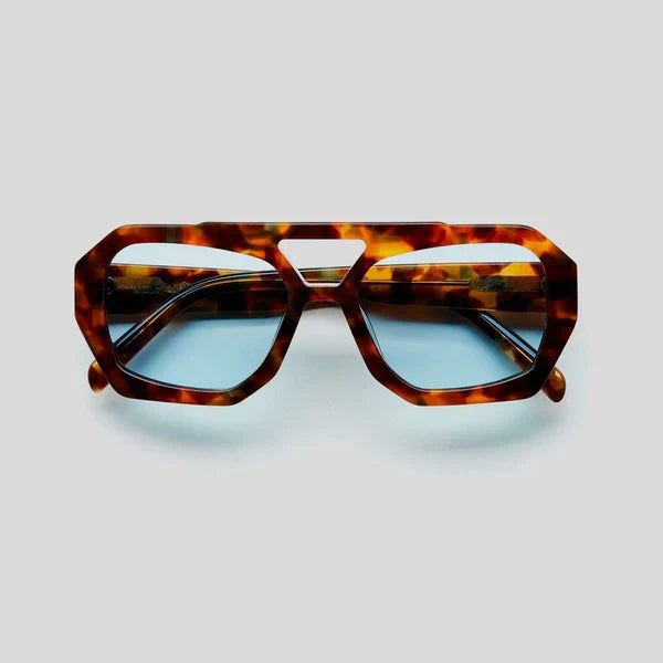 Fashionable Sunglasses with Glamorous Details – Nova