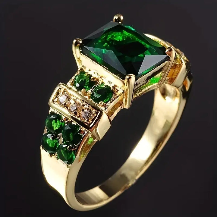 Elegant Gold Ring with Refined Details