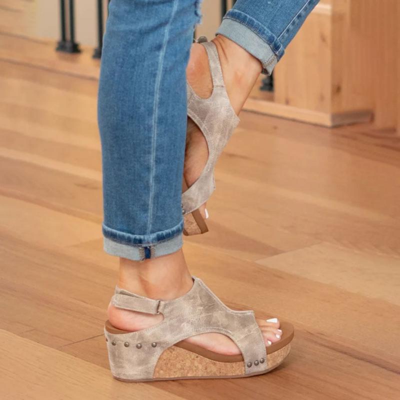 Step into Supportive Sandals – Stylish and Reliable for Everyday Wear