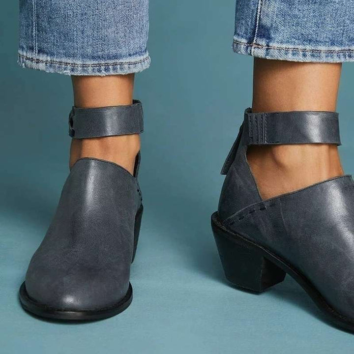 Effortless Balance Shoes with Chic Design