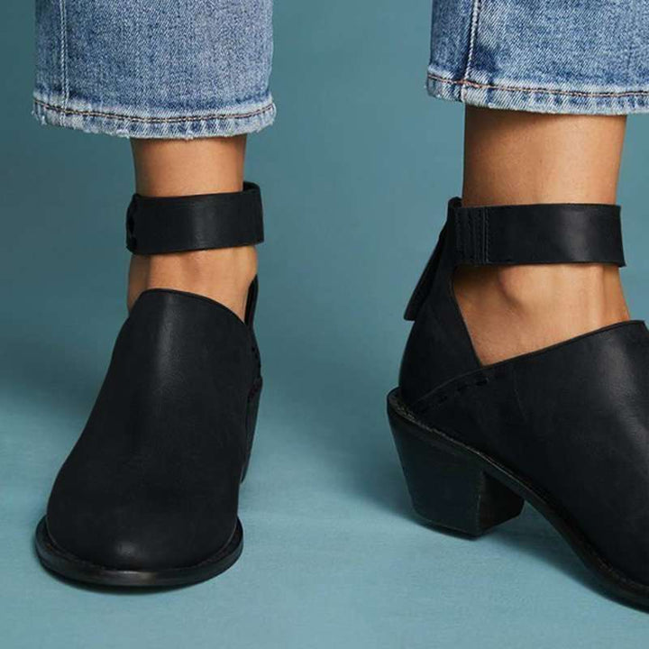 Effortless Balance Shoes with Chic Design