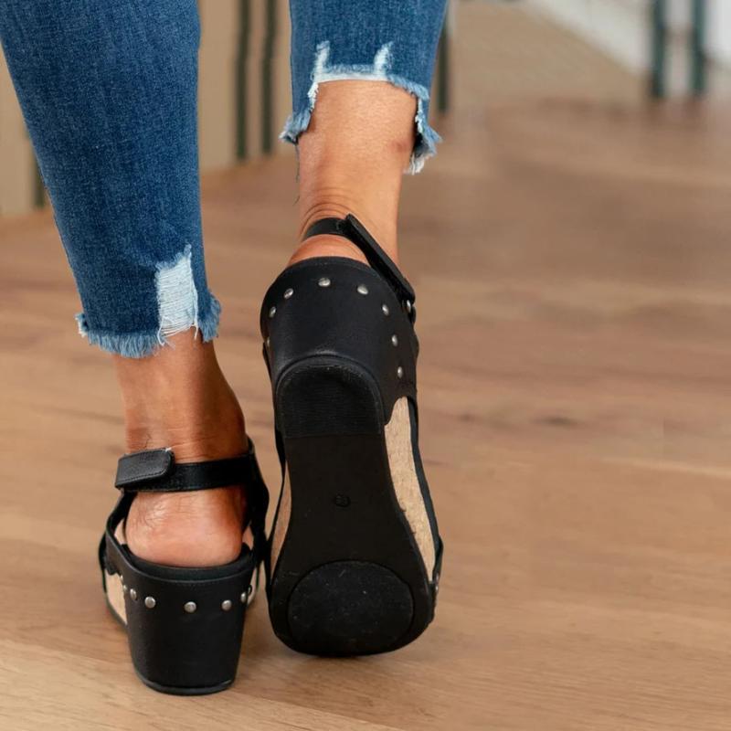 Step into Supportive Sandals – Stylish and Reliable for Everyday Wear
