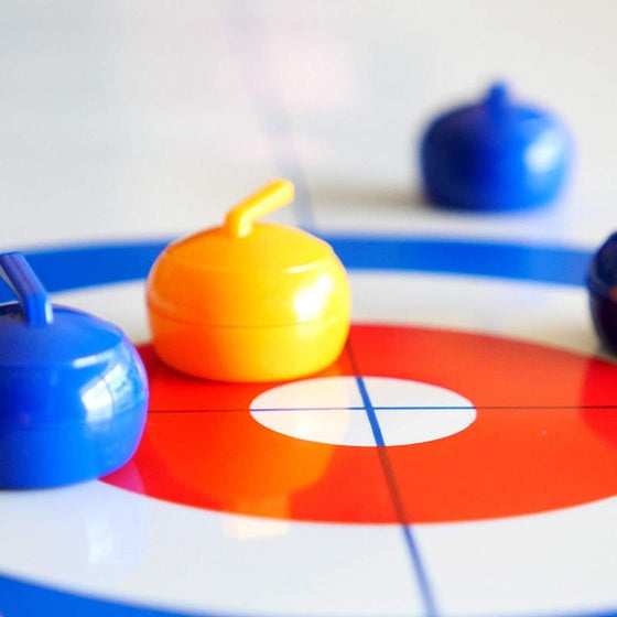 Mini-Curling-Spiel für zu Hause mit rutschigen Steinen und magnetischen Stöcken