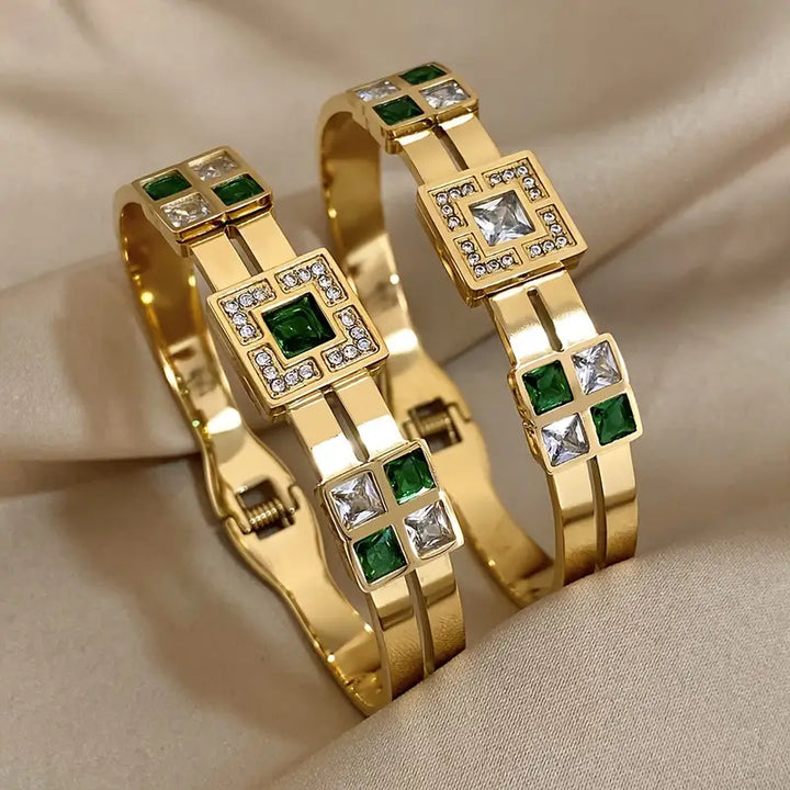 Elegant Gold Bracelet with Refined Details