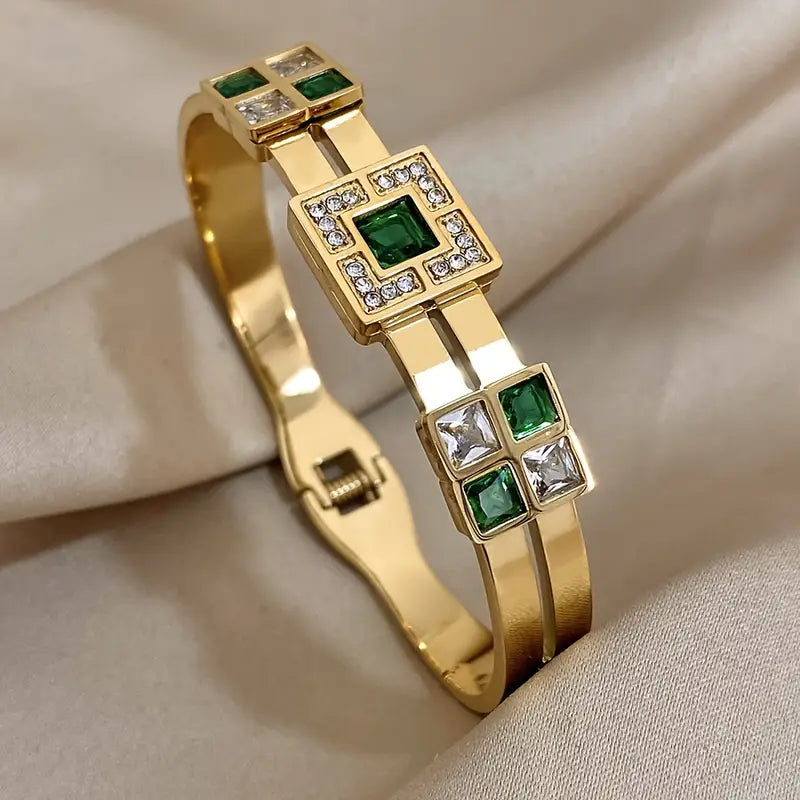 Elegant Gold Bracelet with Refined Details