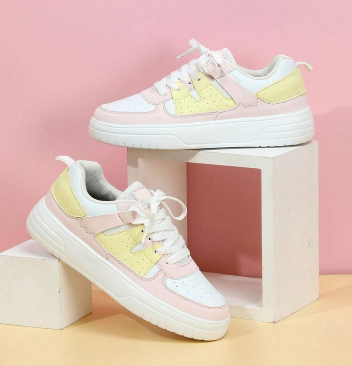 Women’s Sneakers Sporty Comfort with Everyday Elegance