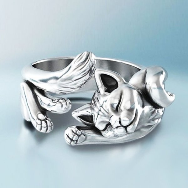 Elegant silver ring with unique cat charm