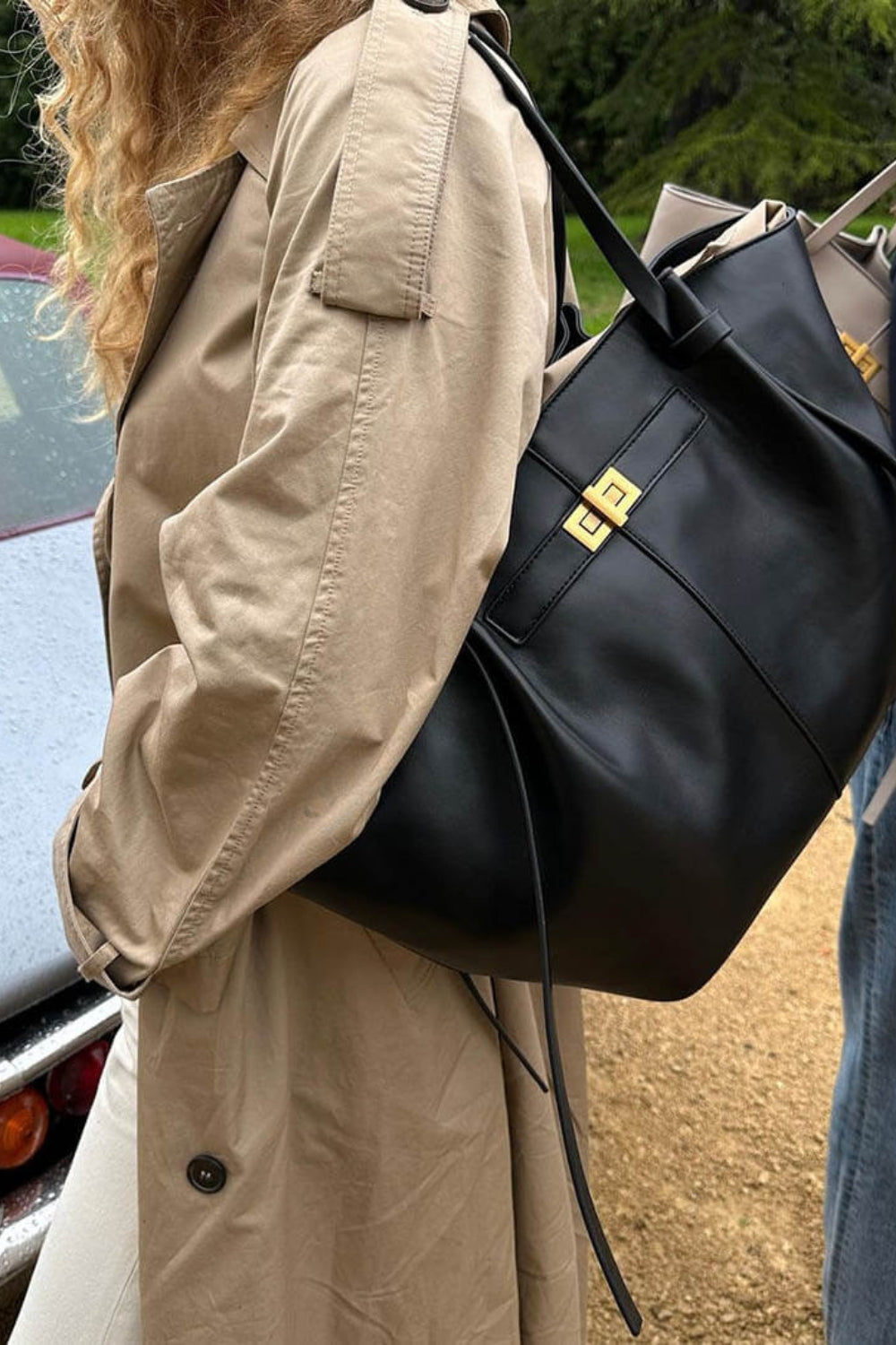 Everyday leather tote with a clasp detail on the front.