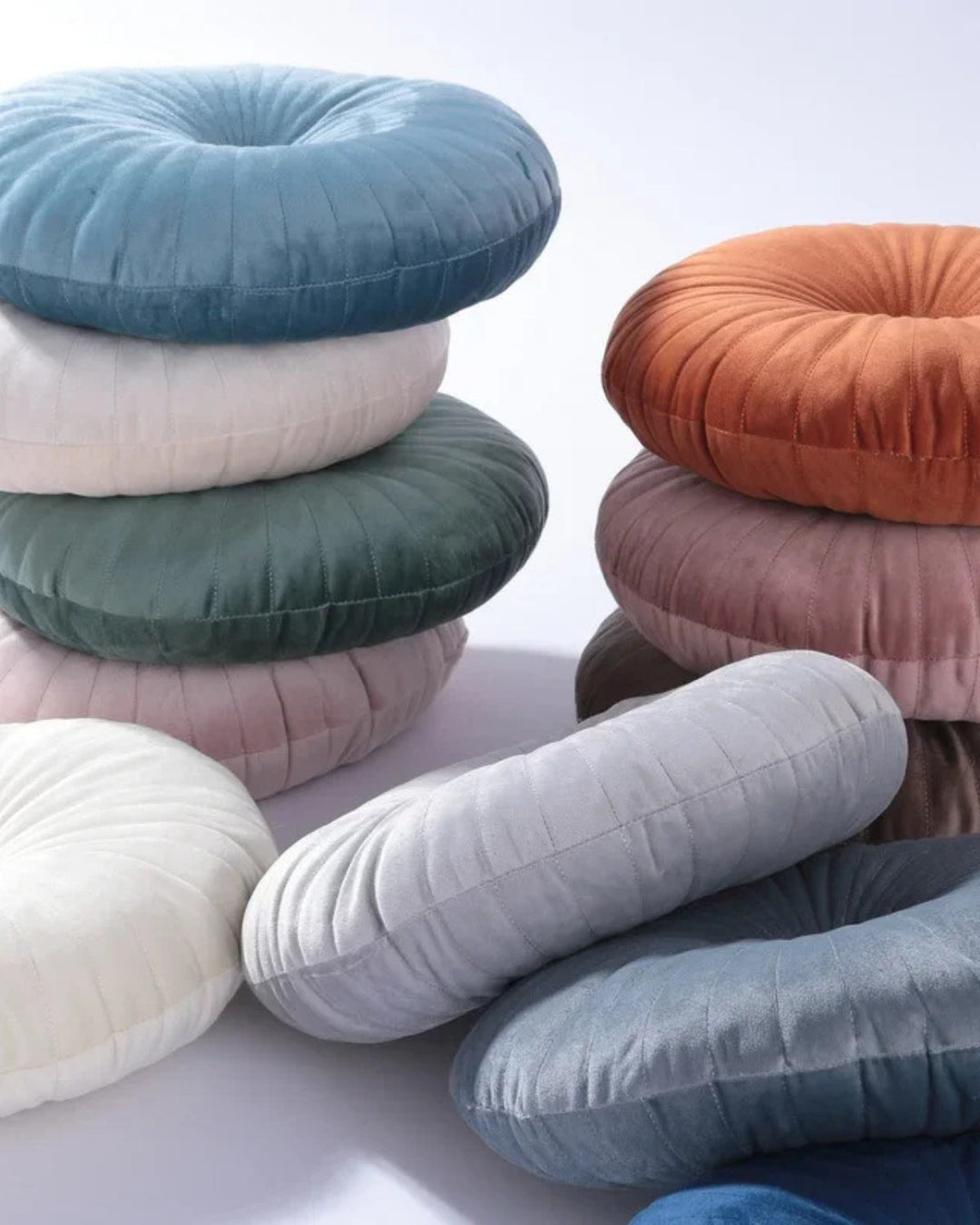 Poetica – Round Cushion in Modern Design