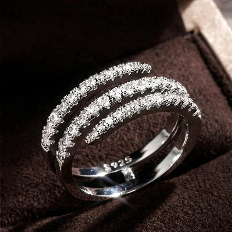 Elegant White Gold Ring with Refined Design