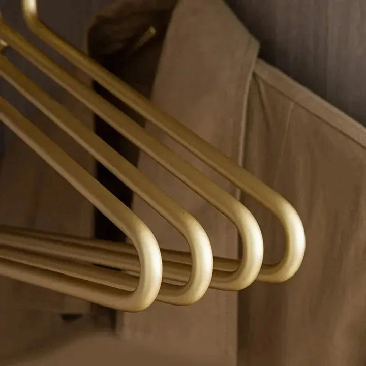 Luxury Non-Slip Hangers - Closura