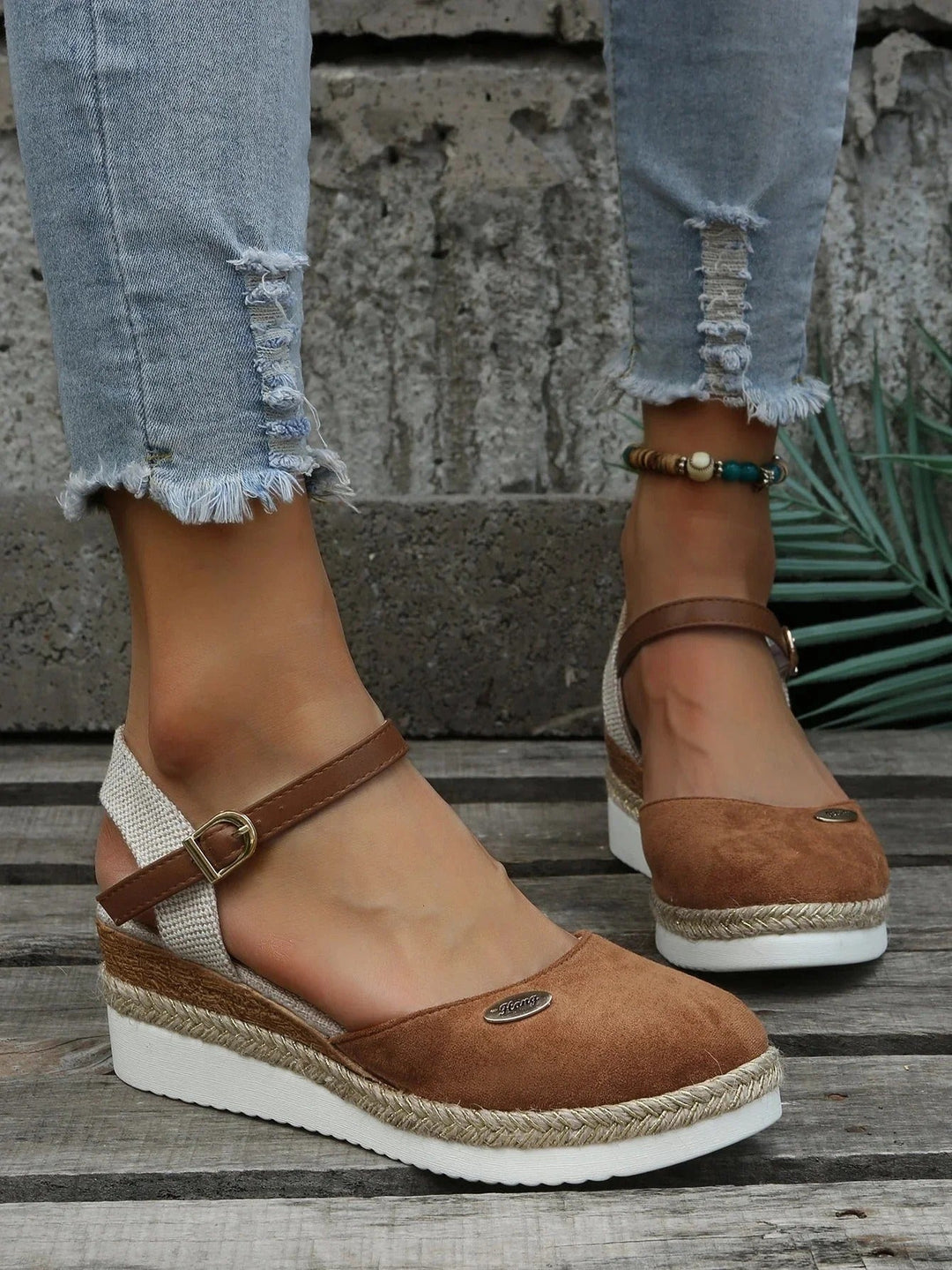 Orthopedic trendy sandals