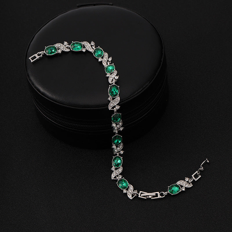 Elegant White Gold Bracelet with Refined Details