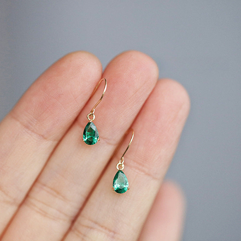 Elegant Gold Earrings with Refined Details