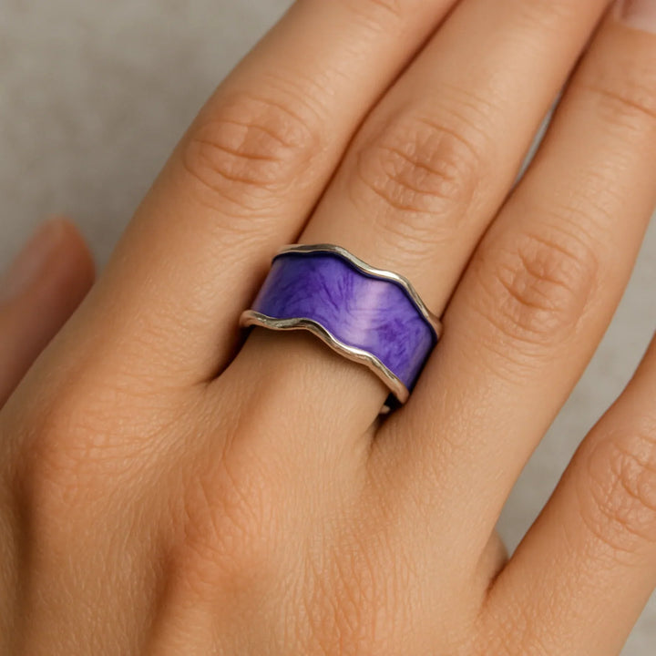 Elegant silver ring with wavy details