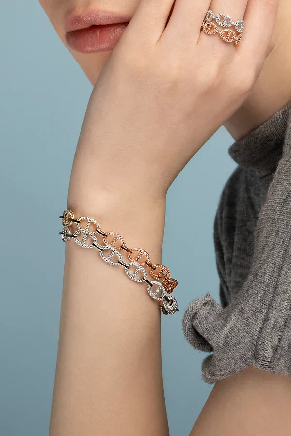 Soft white gold bracelet with delicate details