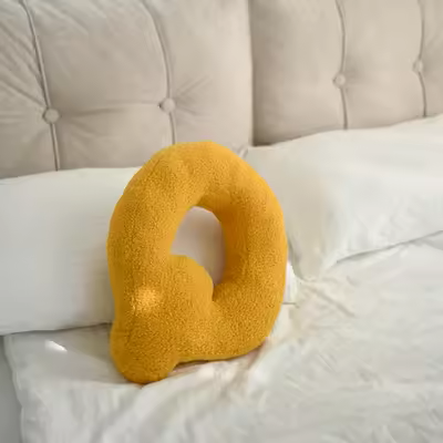 Deko-Kissen mit Alphabet-Motiv – LetterLounge