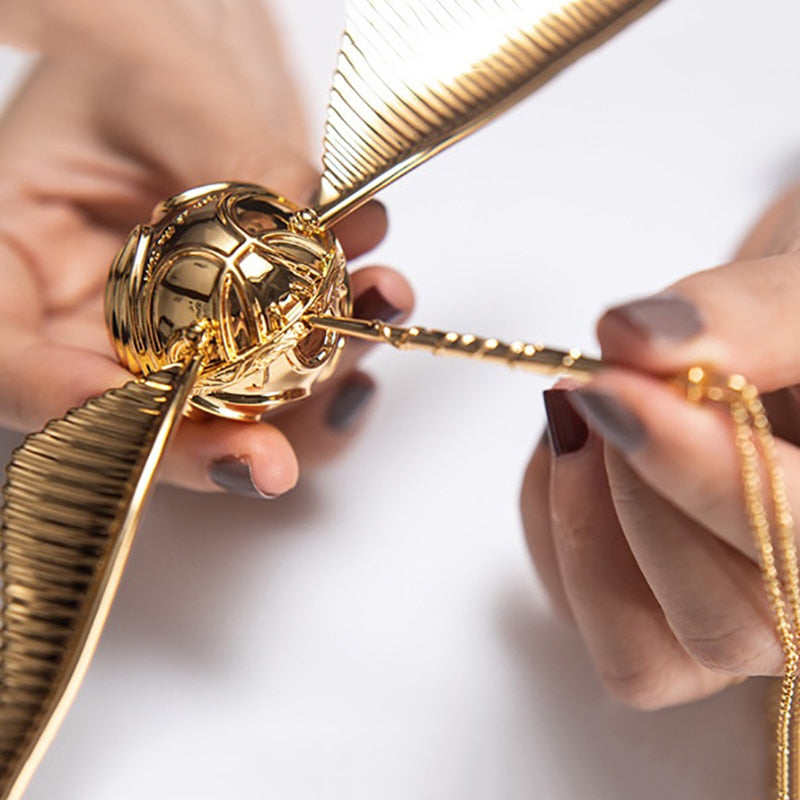 Ring Box with Golden Wings – Luxurious Portable Jewellery Case