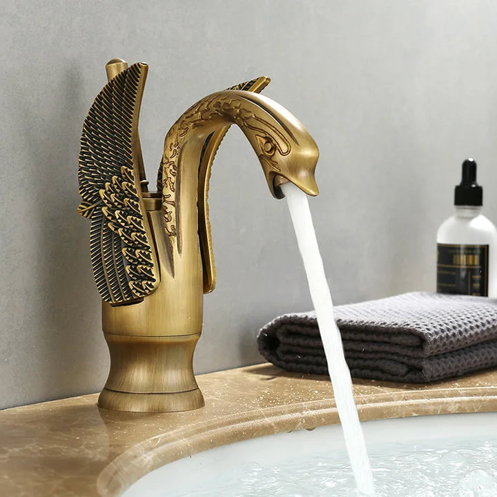 Einhebel-Waschtischarmatur in Gold Swan