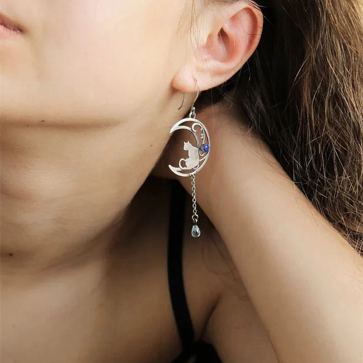 Moonlight Cat Earrings – Vintage Half-Moon Design with Lapis Lazuli Gemstone