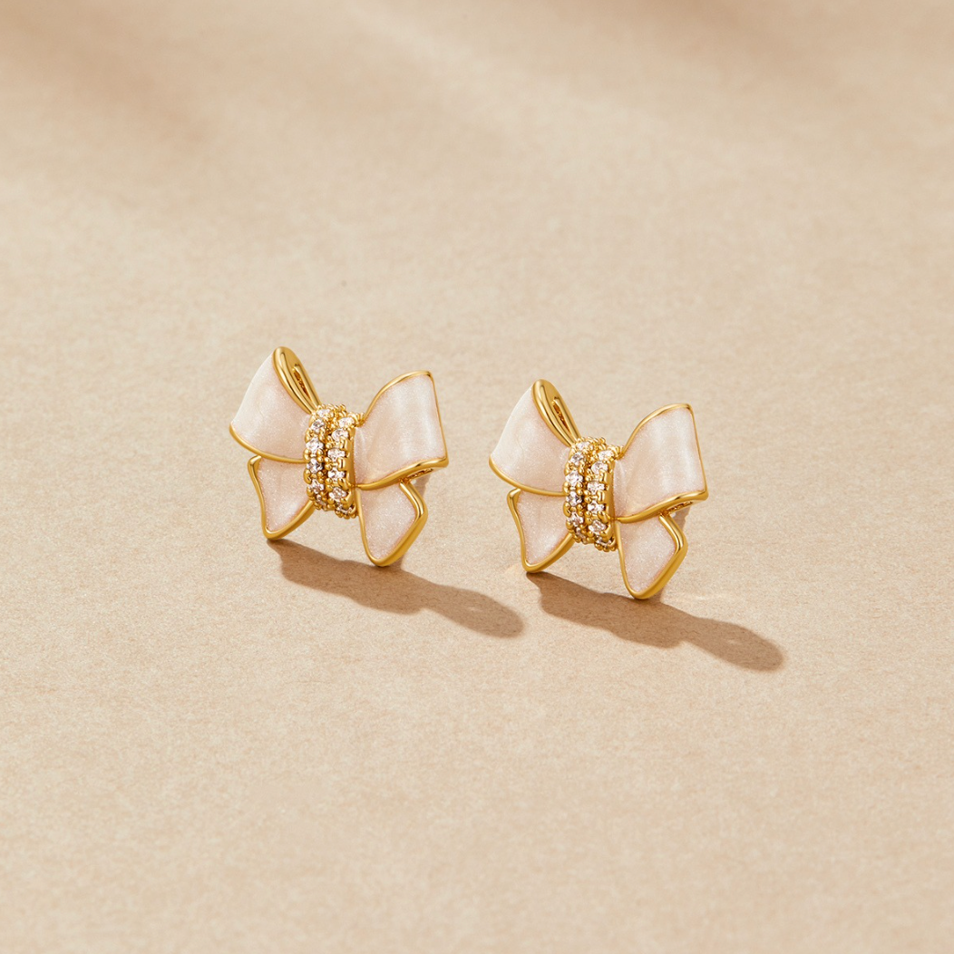 Elegant crystal earrings with a refined bow