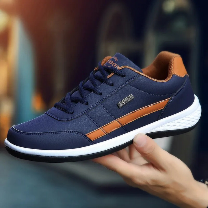 Elegant men's leather trainers with front lacing and side panel