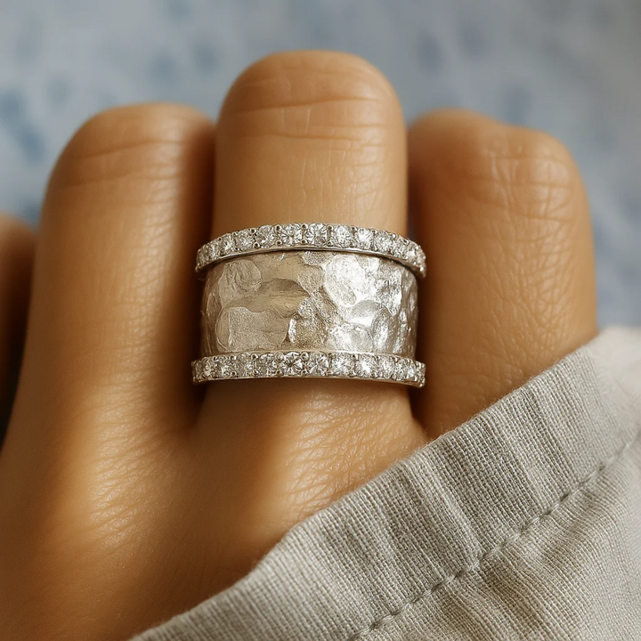 Elegant Cubic Zirconia Ring with Vintage Look
