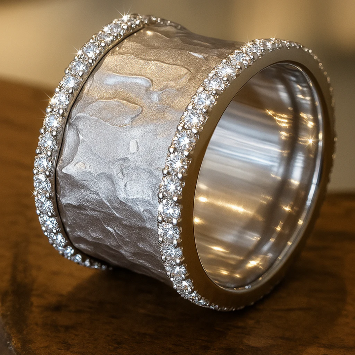 Elegant Cubic Zirconia Ring with Vintage Look