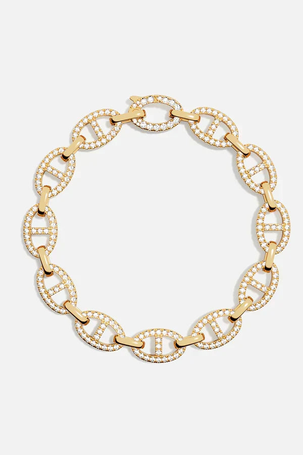 Soft white gold bracelet with delicate details