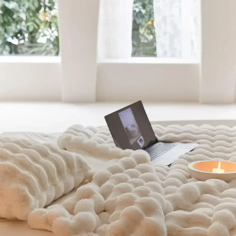 The Plush Blanket Everyone Is Talking About! - WarmWol