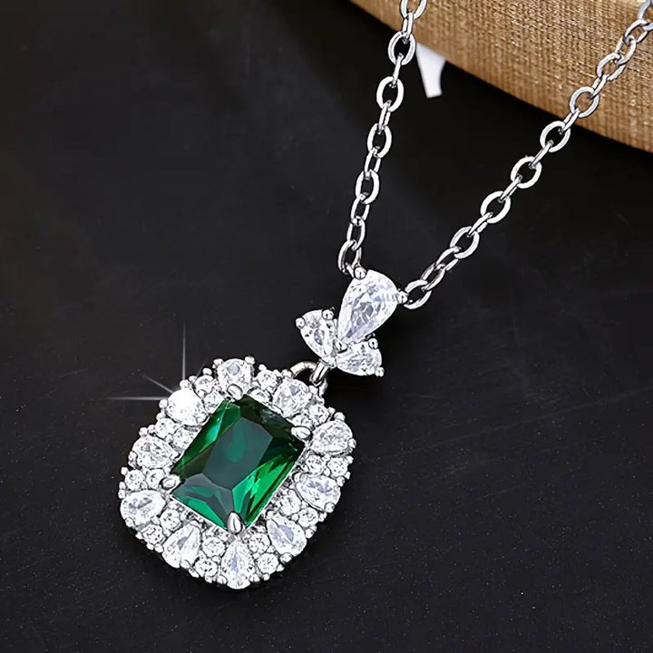 Elegant White Gold Necklace with Refined Heart