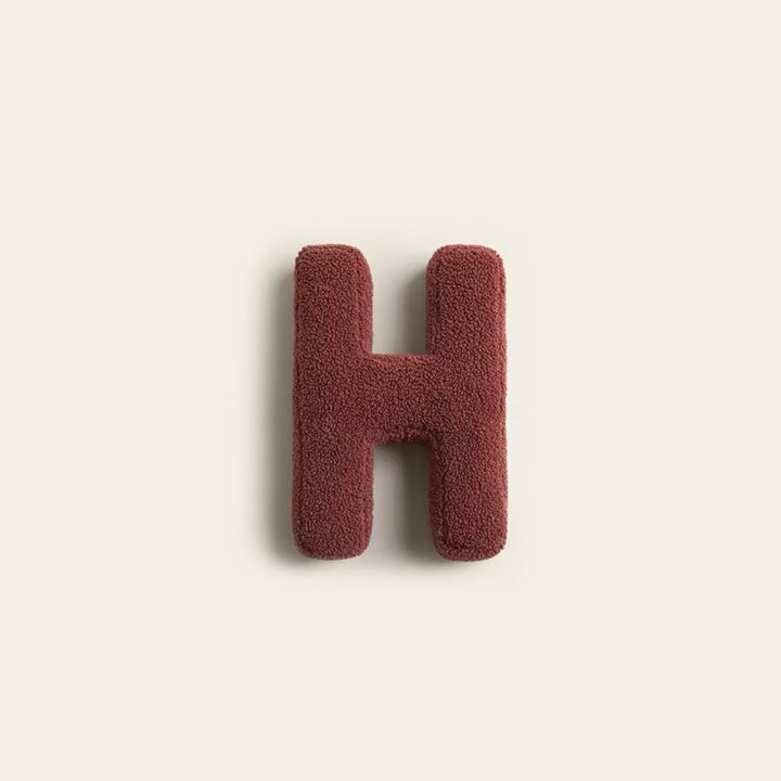 Deko-Kissen mit Alphabet-Motiv – LetterLounge