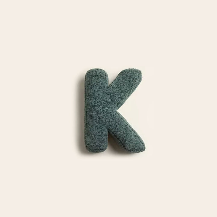 Deko-Kissen mit Alphabet-Motiv – LetterLounge