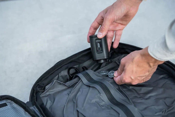 ElitePack Rucksack mit Luftkompression | Wasserdichter 60L-Rucksack für Business und Reisen mit Vakuum-Kompressionstechnologie