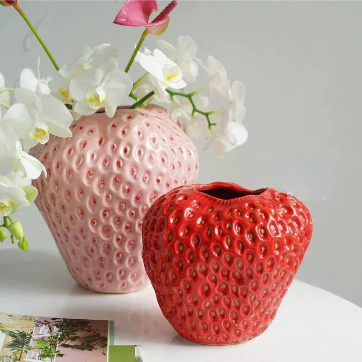 Dekorative Keramikvase in Erdbeerform für Blumen und Tischdekoration