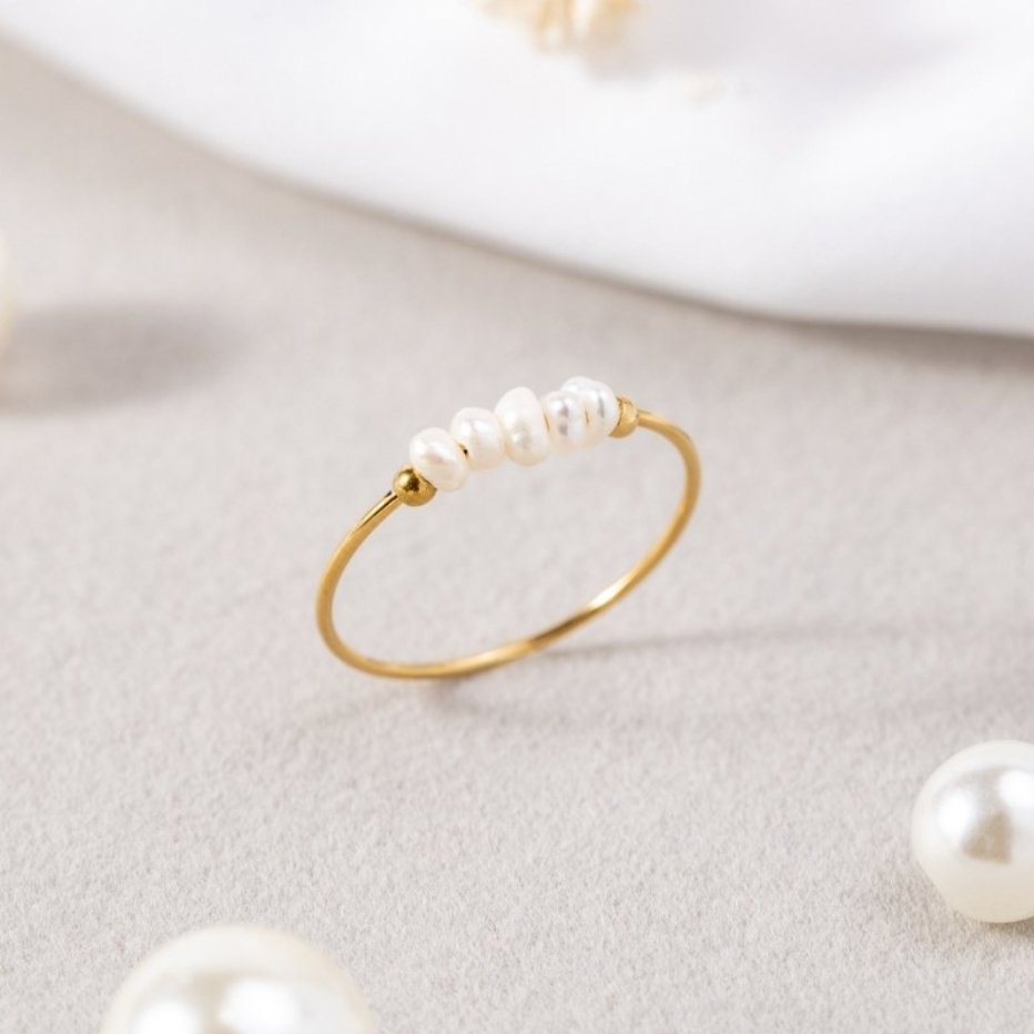 Elegant freshwater pearl ring in soft silver