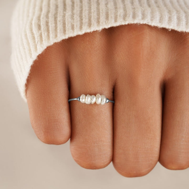 Elegant silver ring with classic freshwater pearl