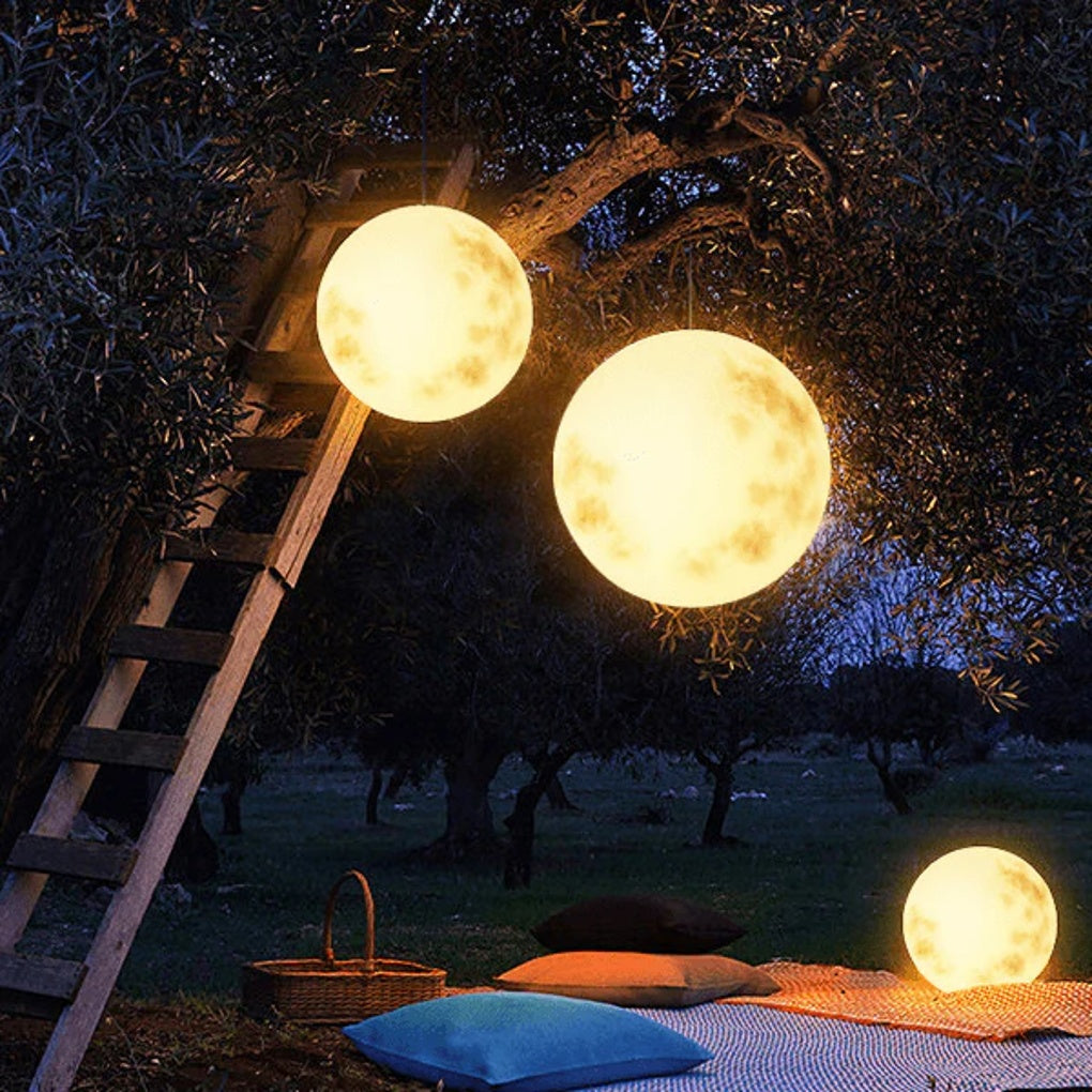 Moon-Shaped Garden Lamp